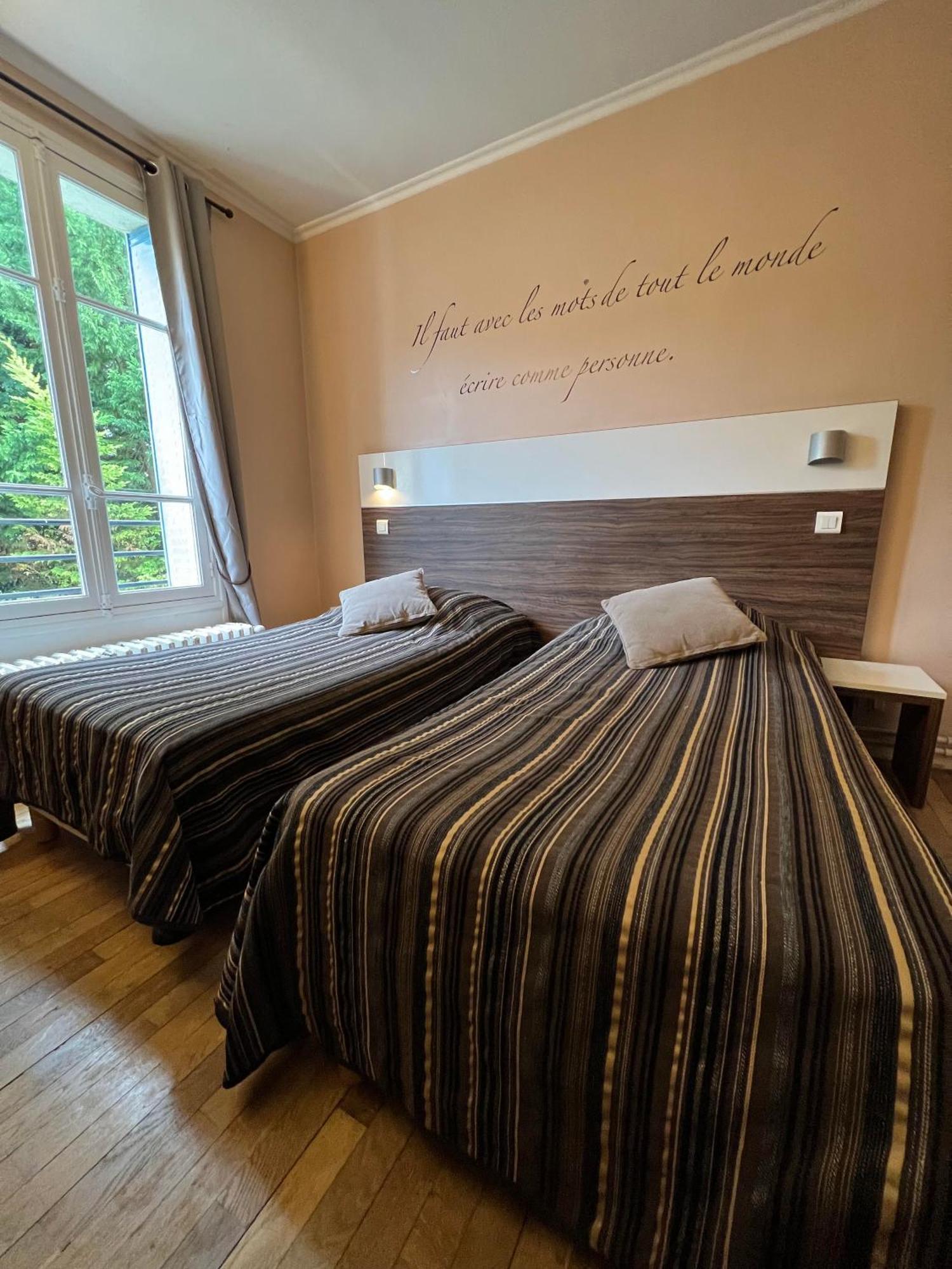 Logis Hotel & Restaurant - Les Bords De Seine 라로쉬기용 외부 사진