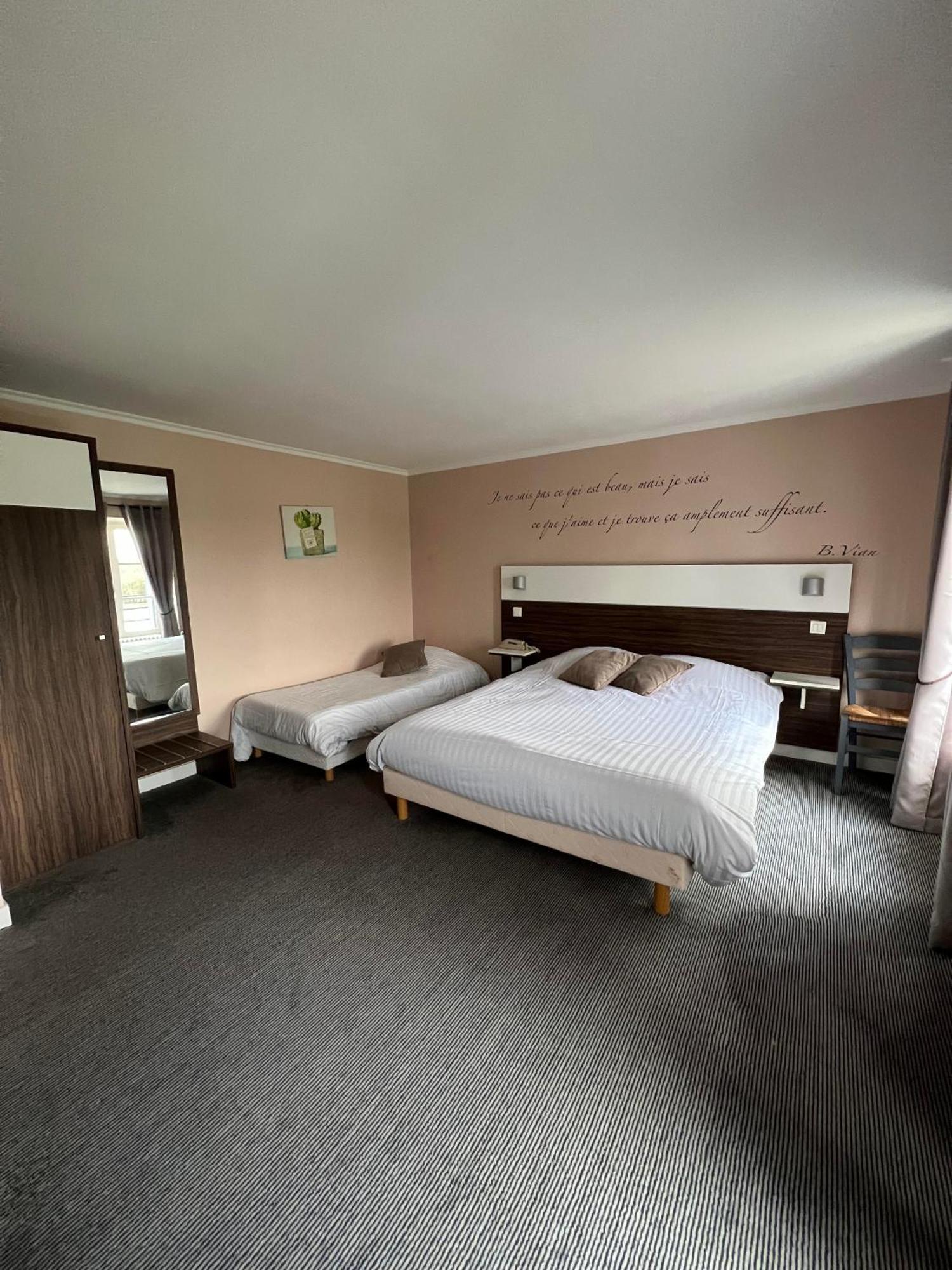 Logis Hotel & Restaurant - Les Bords De Seine 라로쉬기용 외부 사진
