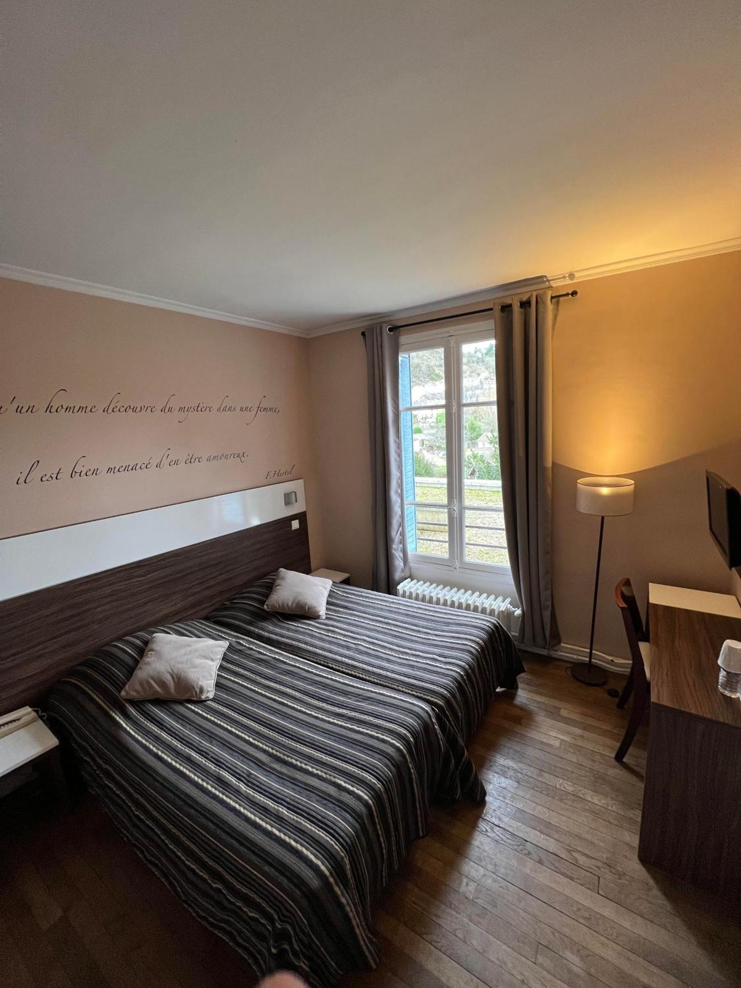 Logis Hotel & Restaurant - Les Bords De Seine 라로쉬기용 외부 사진