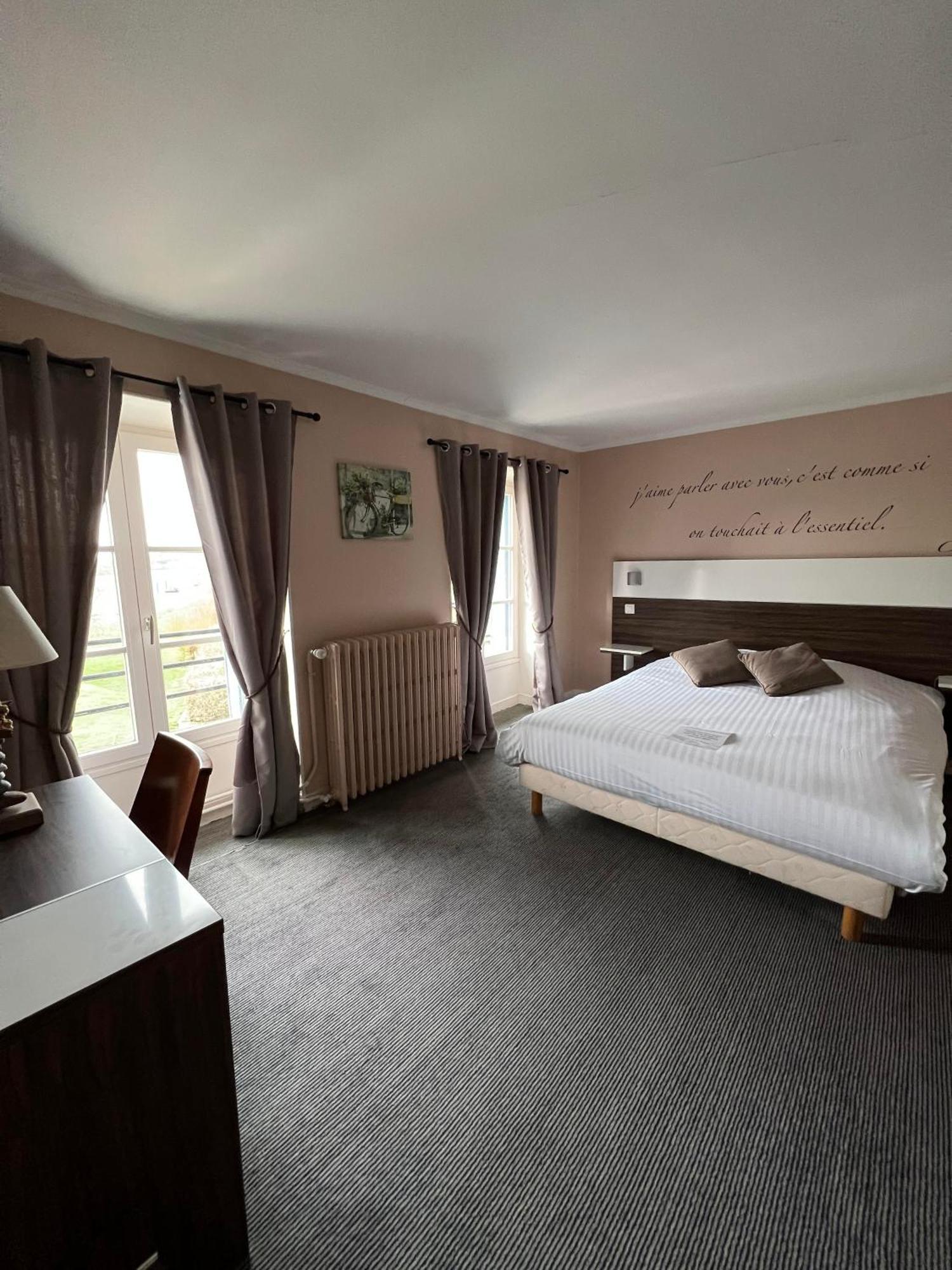 Logis Hotel & Restaurant - Les Bords De Seine 라로쉬기용 외부 사진
