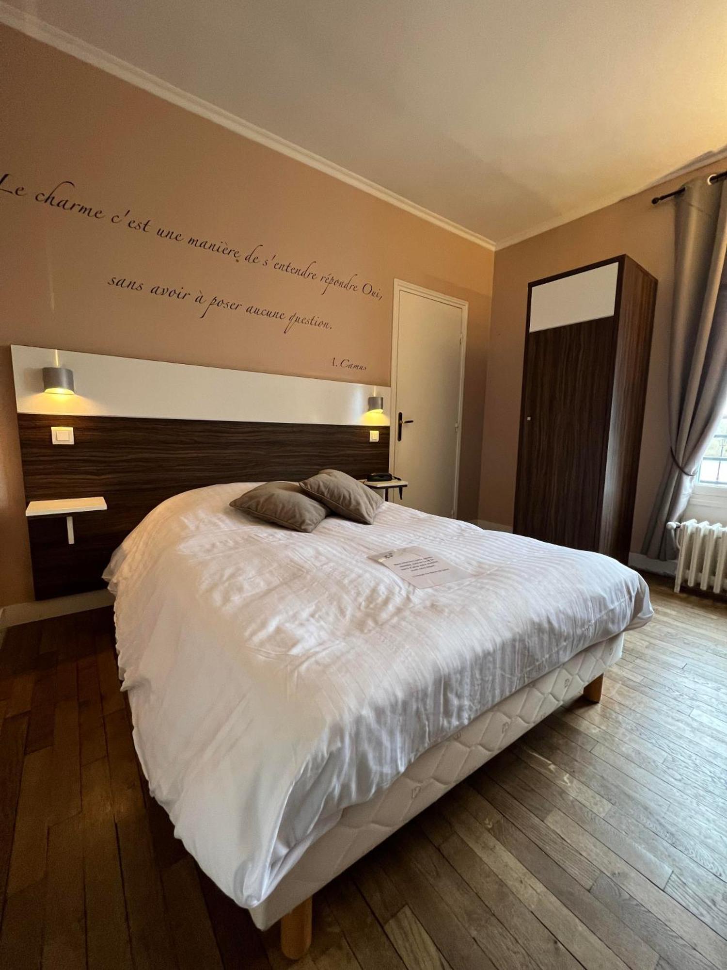 Logis Hotel & Restaurant - Les Bords De Seine 라로쉬기용 외부 사진