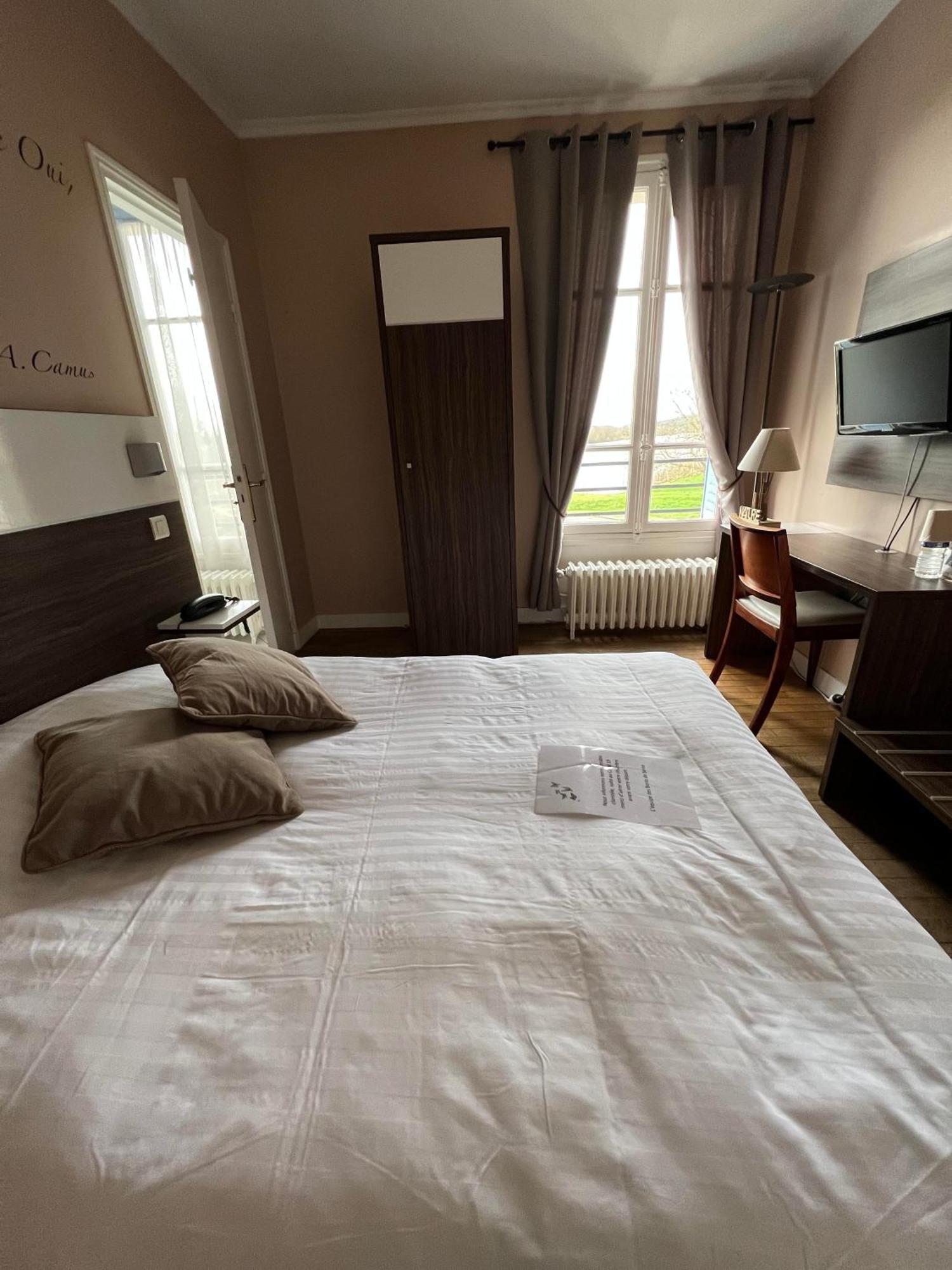 Logis Hotel & Restaurant - Les Bords De Seine 라로쉬기용 외부 사진