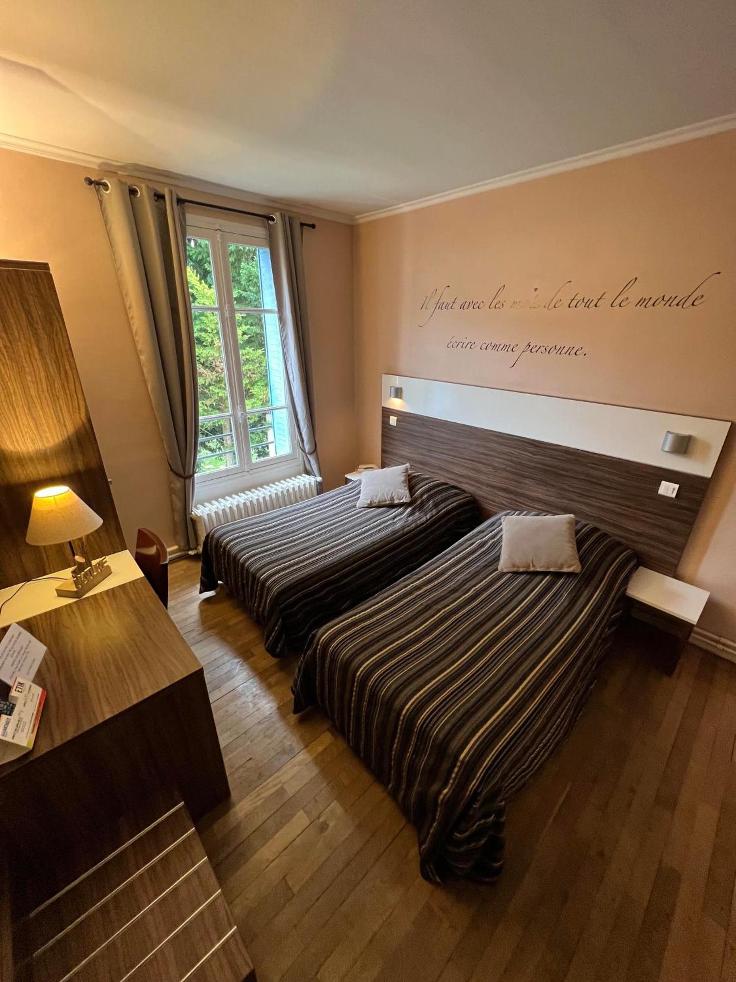 Logis Hotel & Restaurant - Les Bords De Seine 라로쉬기용 외부 사진