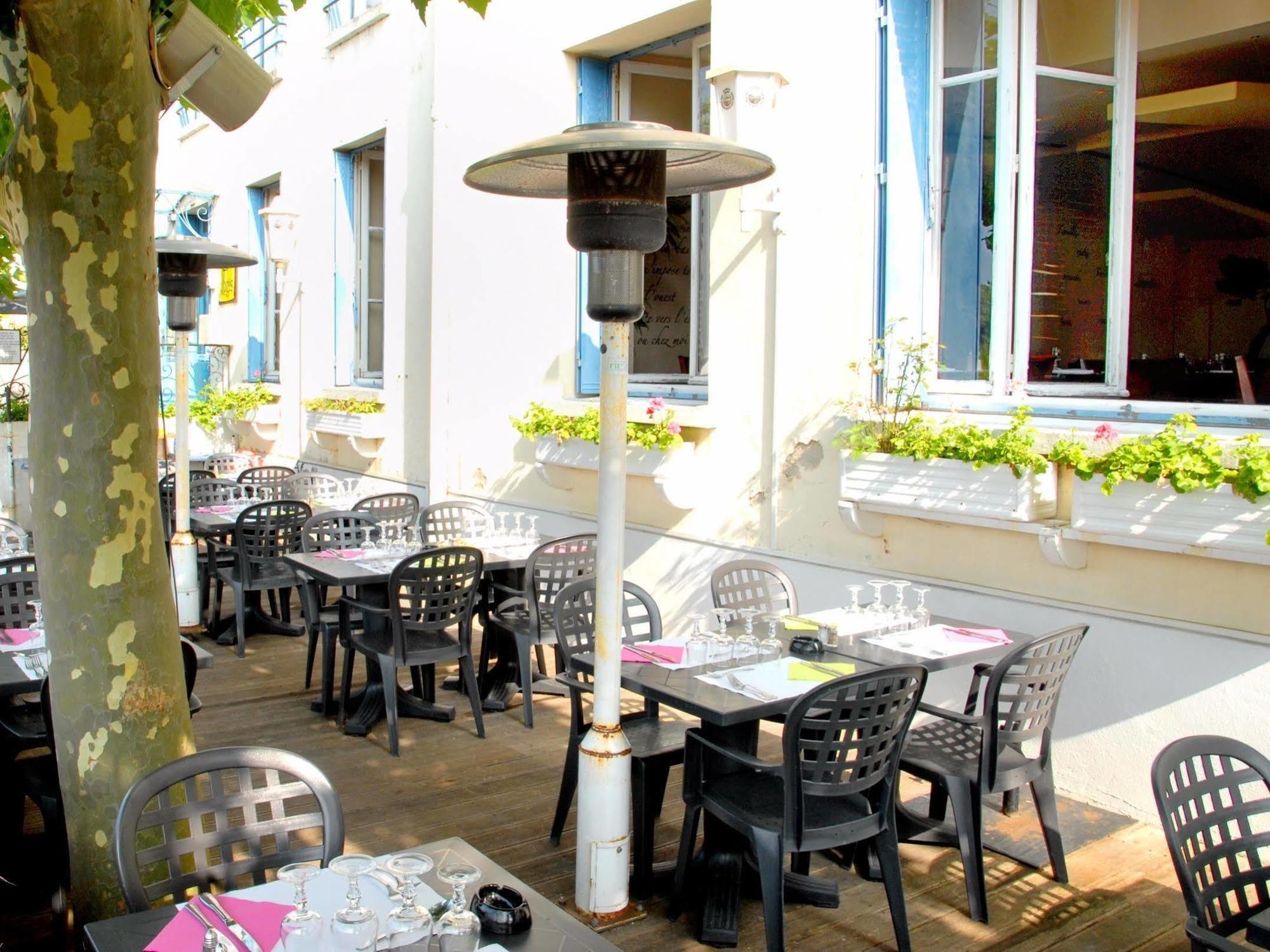 Logis Hotel & Restaurant - Les Bords De Seine 라로쉬기용 외부 사진